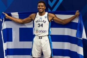 百家乐-字母哥晒希腊国家队定妆照 字母哥哥和字母弟皆出镜