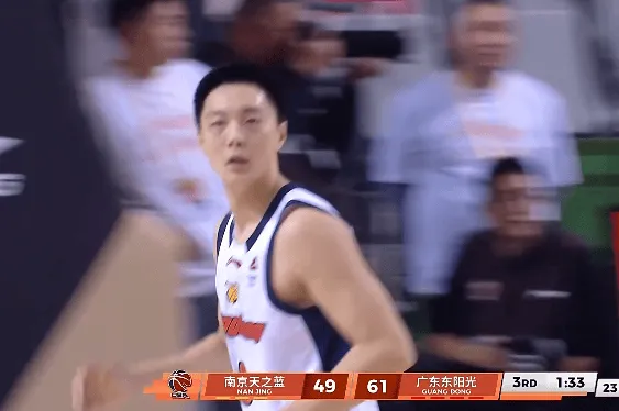 Baccarat-胡明轩第4次三分出手终于投进，广东全队三分22中6仅27.3%